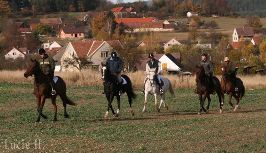 Běleč - všichni brali jízdu spíše jako poklidnou vyjížďku