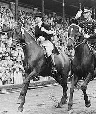 Lis Hartel na Olympijských hrách v Helsinkách 195