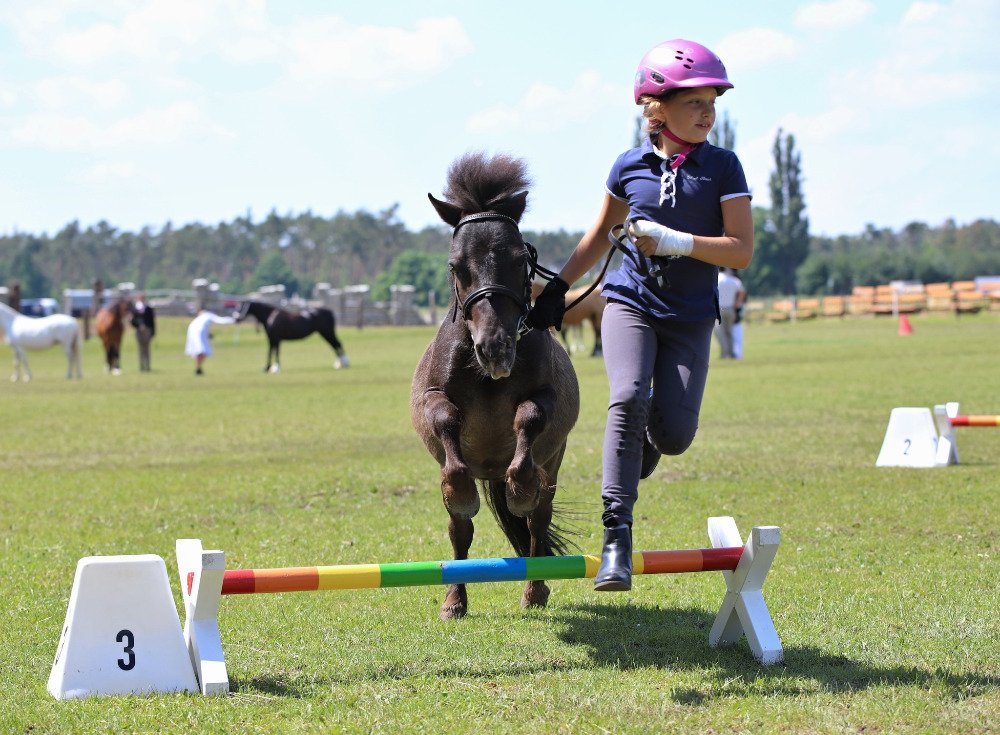 Neděle - Jumping děti - Lucie Schindlerová a Hugo Junior