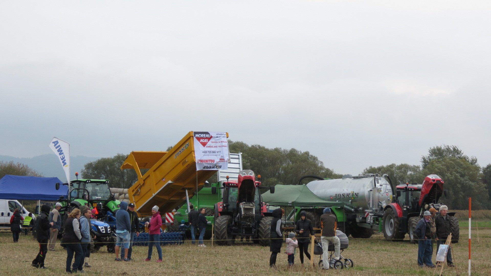 Výstava zemědělské techniky v režii místních prodejců
