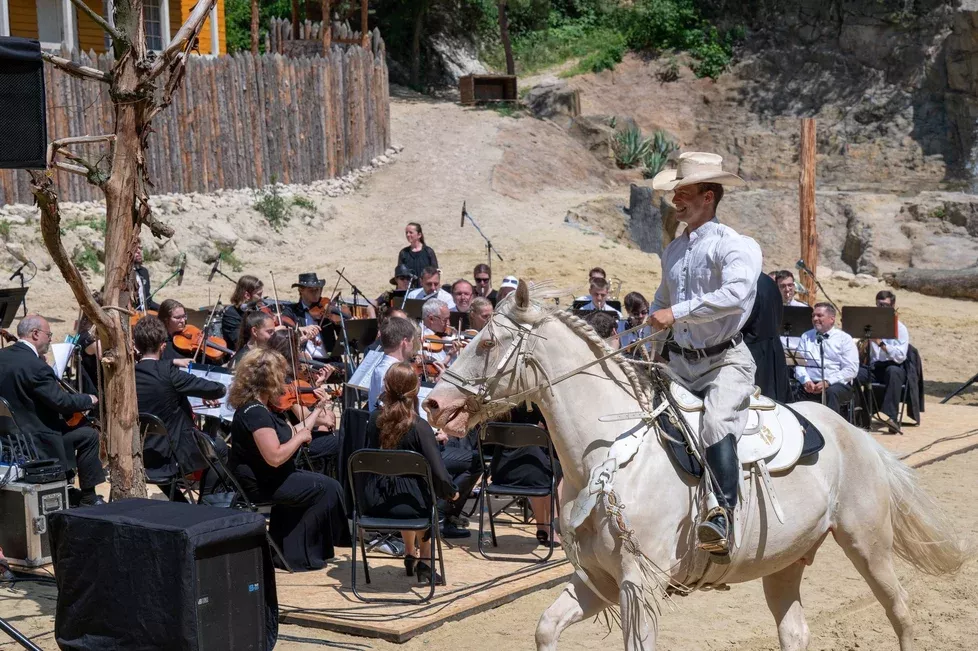 Michal Bednář jako Limonádový Loe na koncertu Western Symphony, který westernové městečko Boskovice pořádá s Pražským filmovým orchestrem